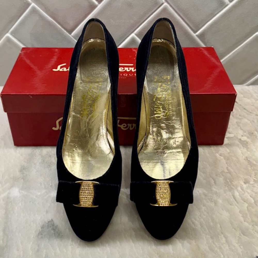 Salvatore Ferragamo 'Vara' Black Velvet/Crystal Bow Size 8AA